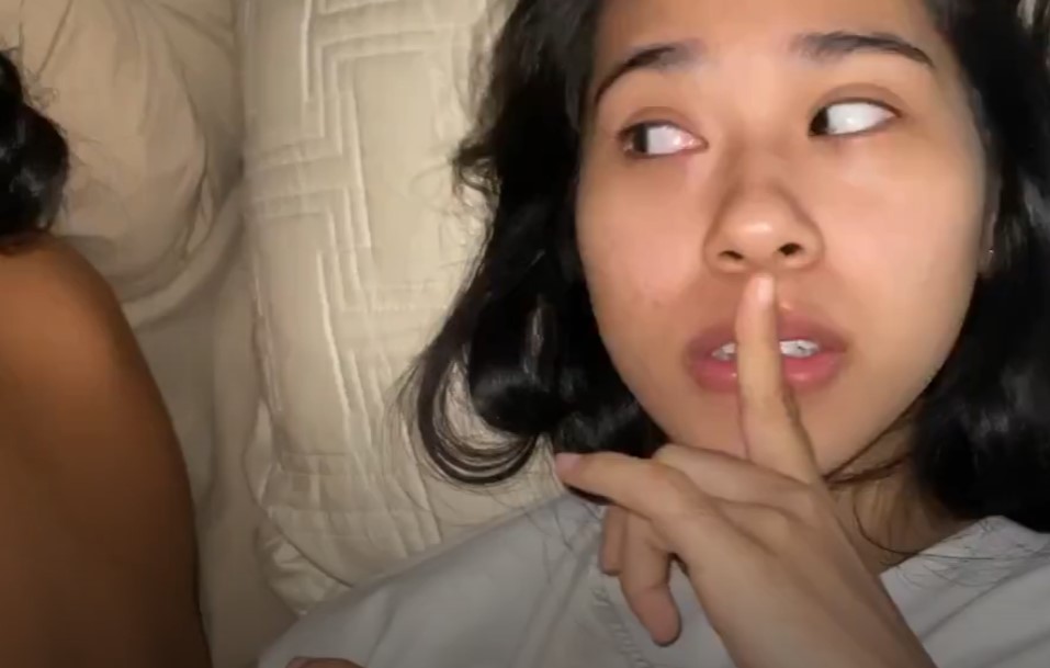 Binor Abg Video Call Sama Pacar Buat Liatin Kacang Gurih Disamping Suami Yang Lagi Tidur